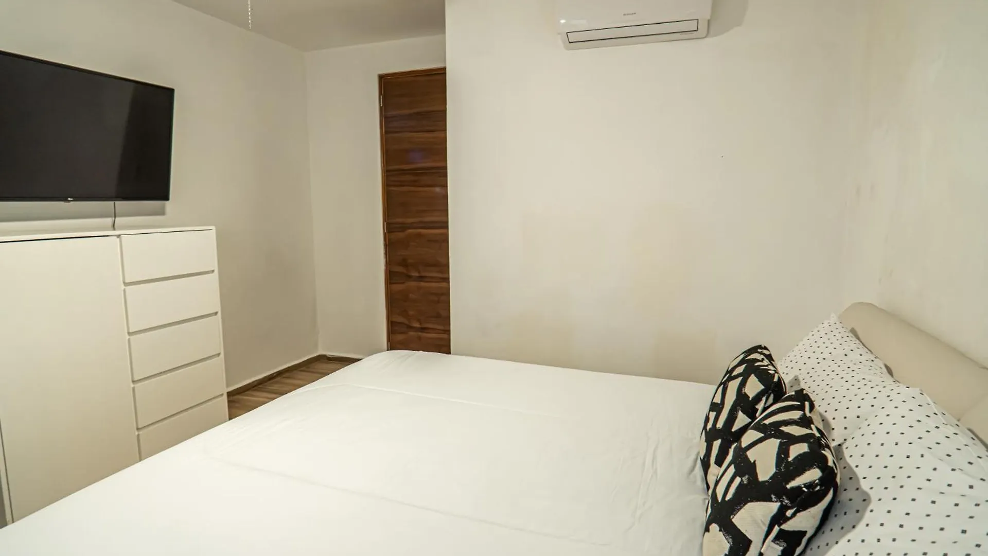 Two-Condos House In Great Location With Rooftop And Pool And Bbq Tulum Holiday home